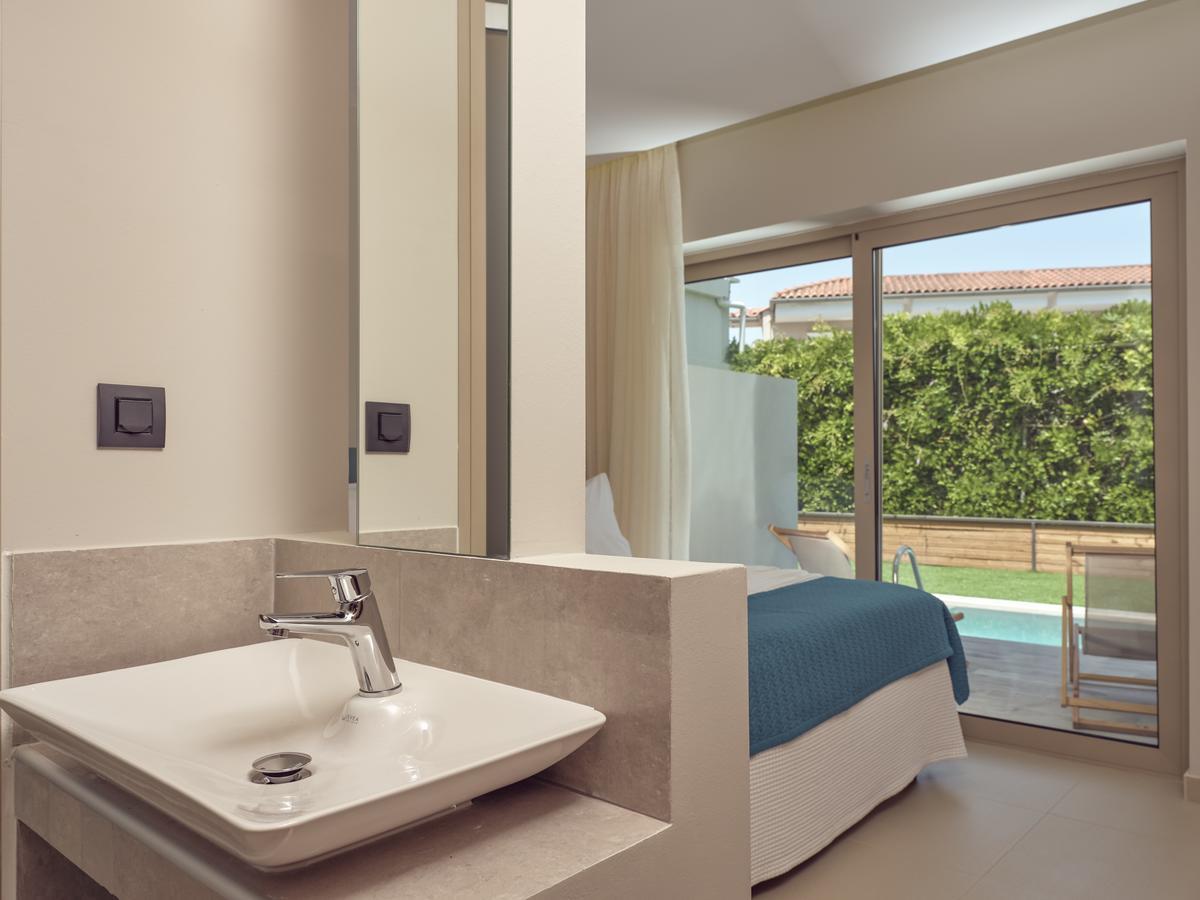 Hotel Azure &